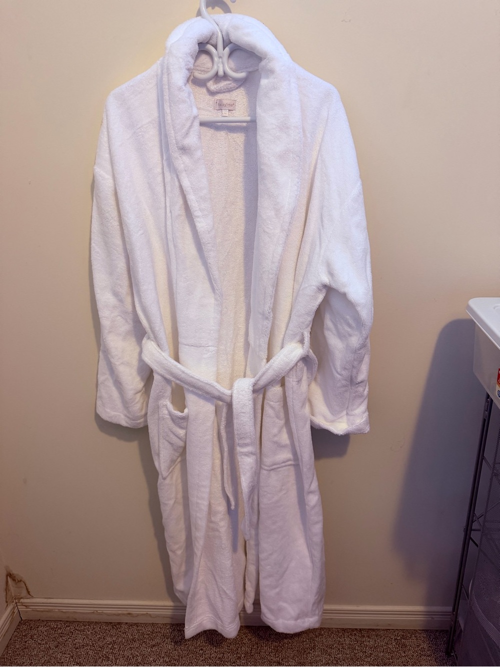 Plush White Women's Robe with Shawl Collar